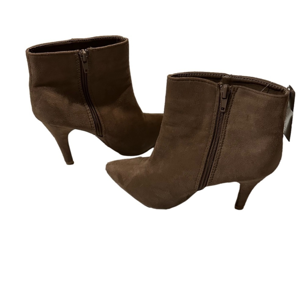 Dark Taupe Suede ankle boots with heel ⭐️ New with tags⭐️ size 8